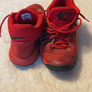 Youth size 7 Nike kds low cut